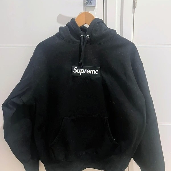 Supreme Classic Black Hoodie - Picture 1 of 3